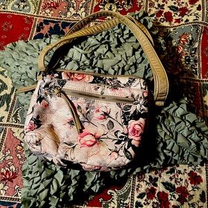 Bleno crossbody by Belk